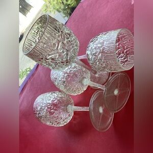 Crackled wine glasses